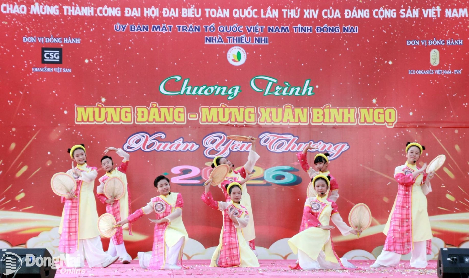 A cultural performance at the program “Celebrating the Party – Celebrating Spring, Loving Spring 2026.” Photo: Nga Son

