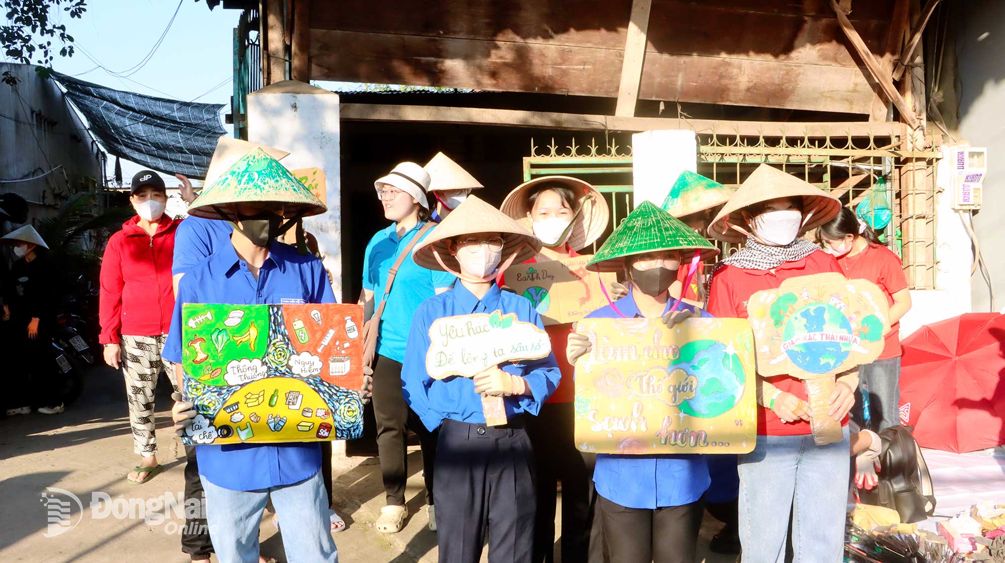 Volunteers with their protective gear prepare to collect waste. Photo: Vu Thuyen

