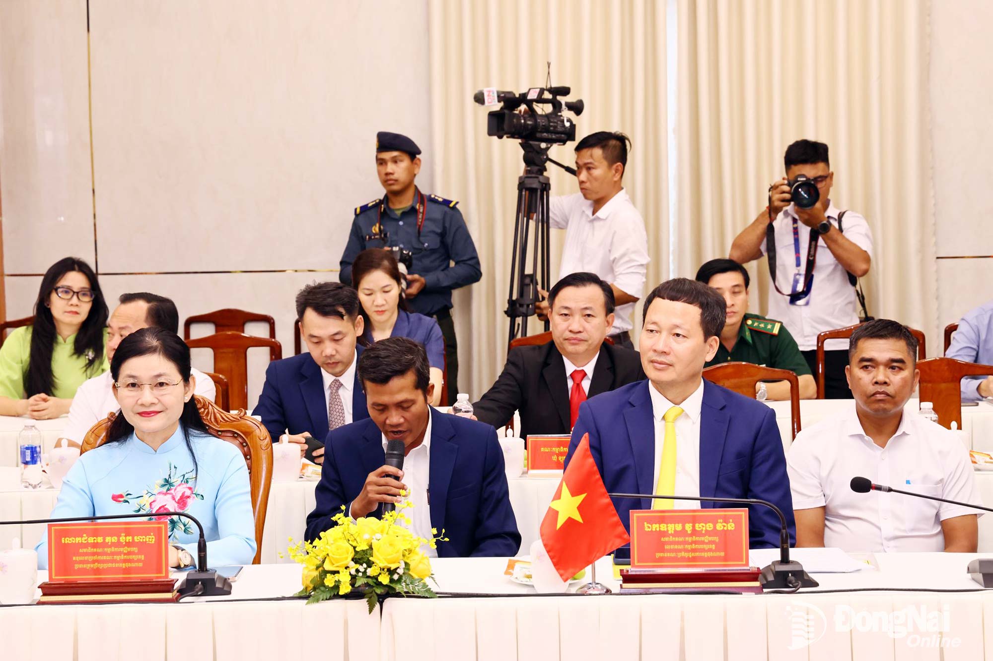 Lãnh đạo tỉnh trong buổi đón tiếp đoàn đại biểu 6 tỉnh của Vương quốc Campuchia đến chúc Tết tỉnh Đồng Nai. Ảnh: Công Nghĩa