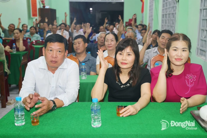 Các địa phương lấy ý kiến cử tri nơi cư trú đối với người được giới thiệu ứng cử đại biểu Quốc hội khóa XVI và HĐND các cấp