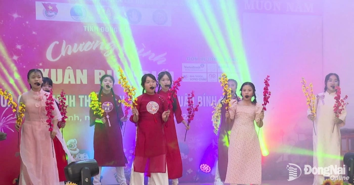 'Border Spring' spreads love to frontier commune of Loc Thanh