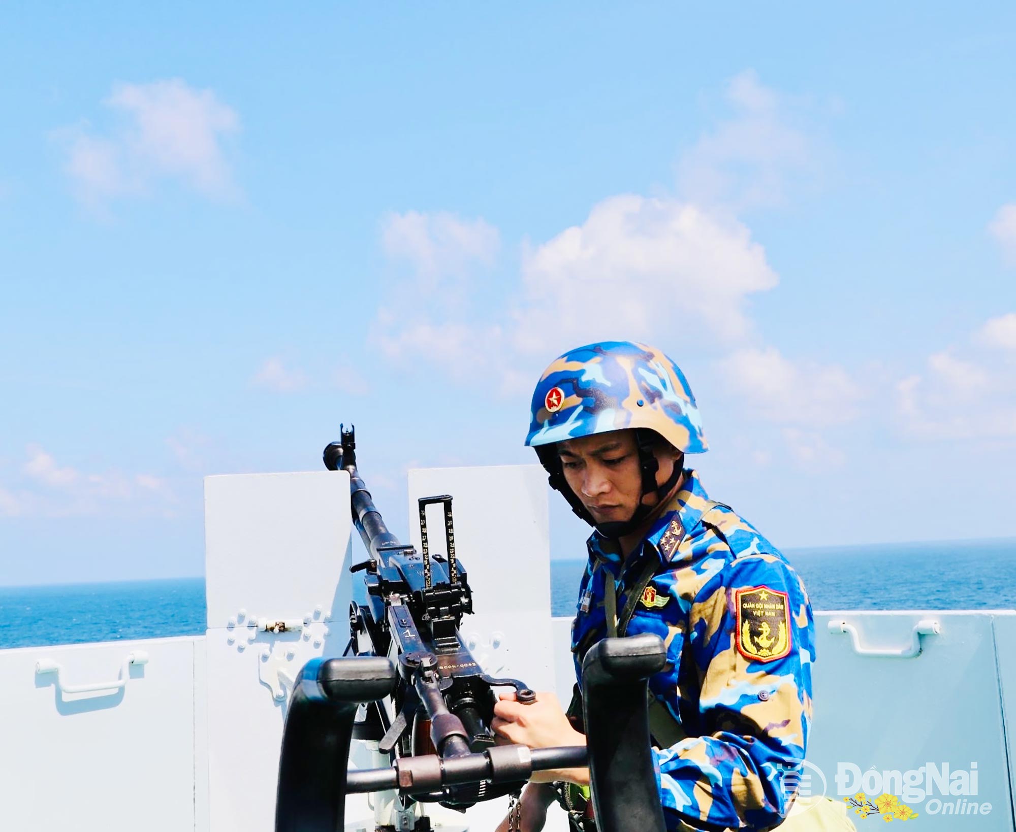 During Tet, officers and soldiers of DK1 platform hold their guns even more firmly to safeguard maritime sovereignty. Photo: B. Nguyen

