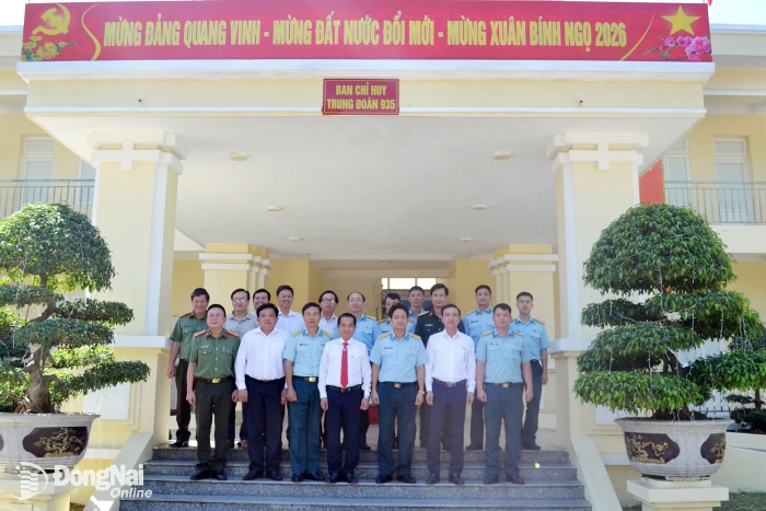 Đoàn công tác của tỉnh Đồng Nai thăm và chúc Tết Trung đoàn Không quân 935