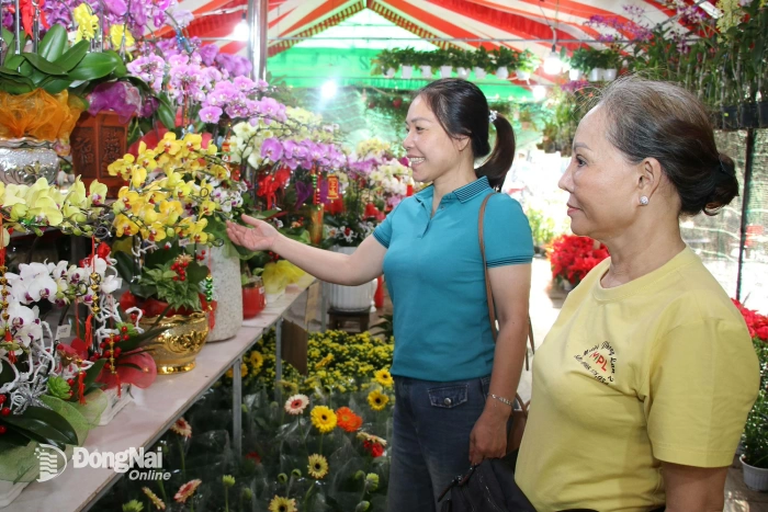 Sát Tết, thị trường hoa, quà tặng Valentine vẫn khá đa dạng, nhiều chương trình ưu đãi