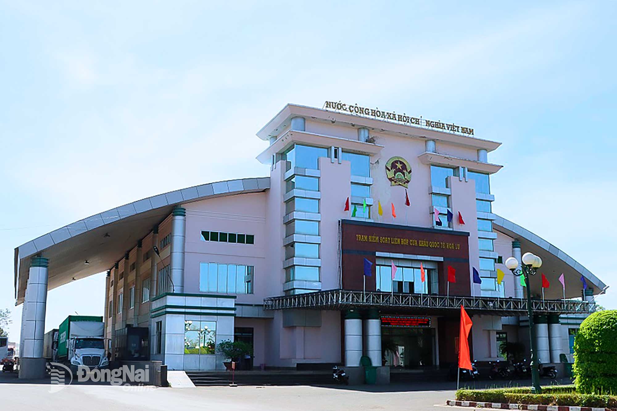 Researching and supplementing the construction of a route connecting ASEAN countries (Thailand - Laos - Cambodia) through Hoa Lu International Border Gate. Photo: Xuan Tuc