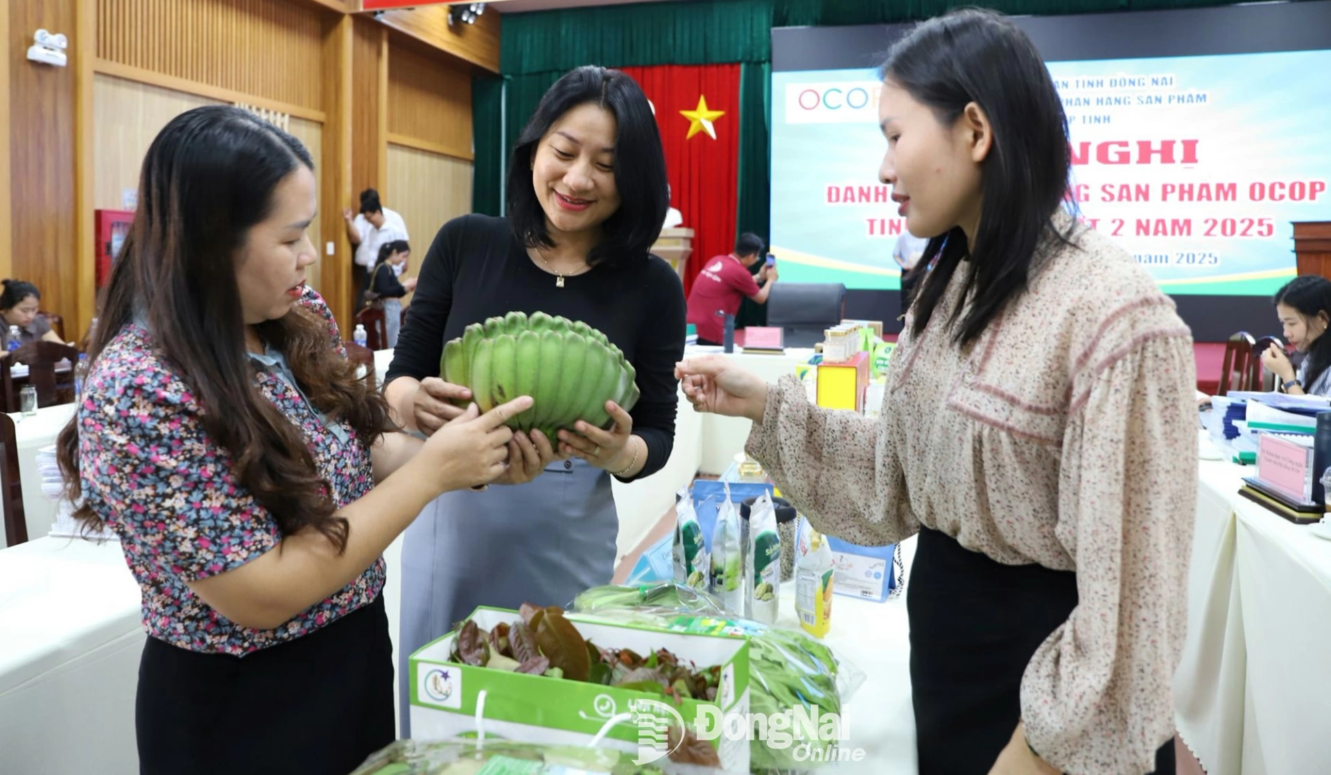 Sản phẩm chuối bàn tay phật hữu cơ đạt chứng nhận OCOP 3 sao của tỉnh Đồng Nai thu hút người tiêu dùng quan tâm.