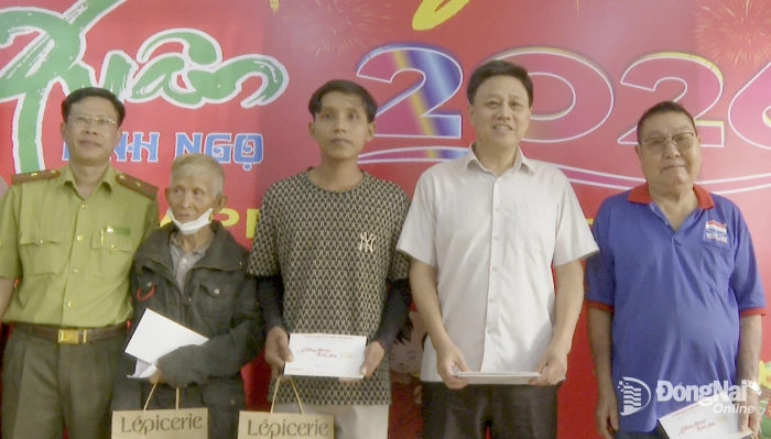 Sở Nông nghiệp và Môi trường tỉnh Đồng Nai thăm, tặng quà Tết đơn vị phòng chống cháy rừng