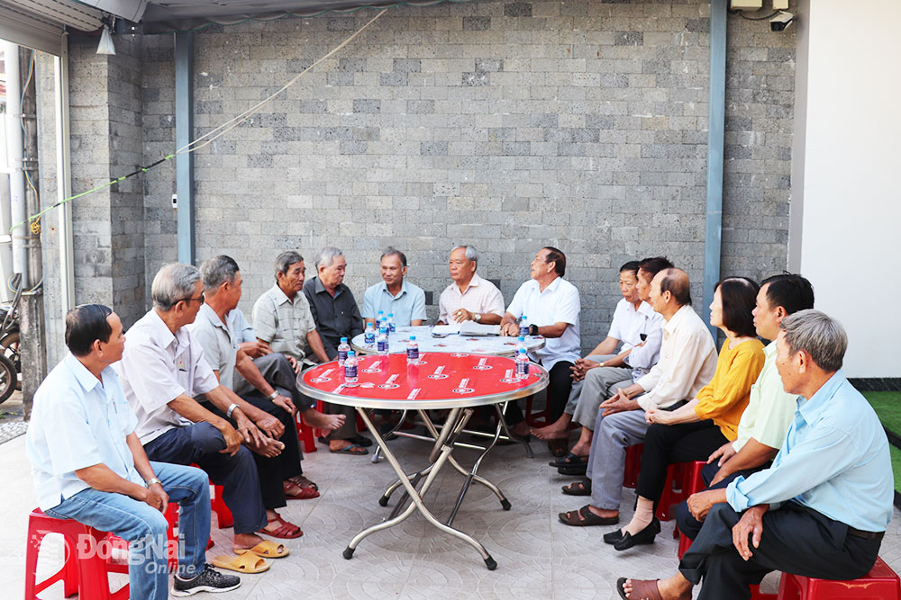 Các thành viên của Hội Đồng hương người Quảng Nam - Đà Nẵng tại khu vực Bảo Vinh sinh hoạt định kỳ hàng tháng để triển khai công việc. Ảnh: Thành Nhân