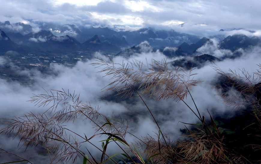 Lai Chau city reveals itself through layers of clouds. 