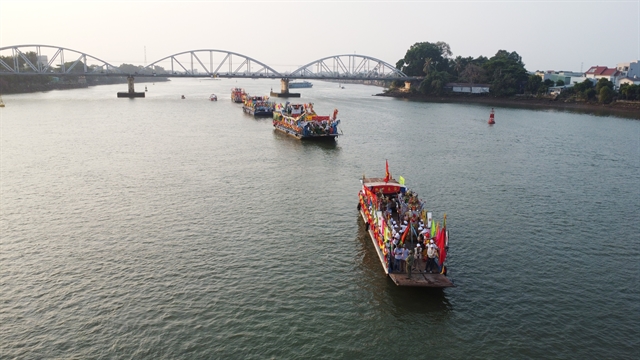 TRADITIONAL RITUAL: The Ông Temple Festival’s procession ritual on the Đồng Nai River. VNA/VNS Photo Công Thanh
