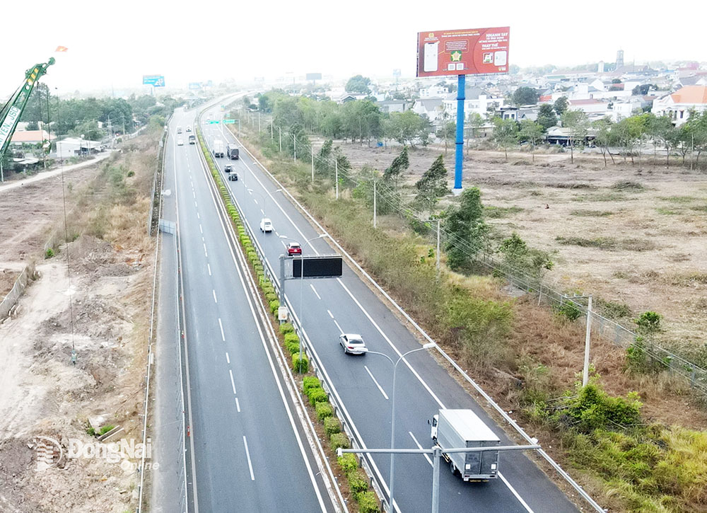 Thủ tướng Chính phủ Phạm Minh Chính yêu cầu sớm hoàn thành phương án đầu tư mở rộng đường cao tốc Thành phố Hồ Chí Minh - Long Thành - Dầu Giây. Ảnh: P.Tùng