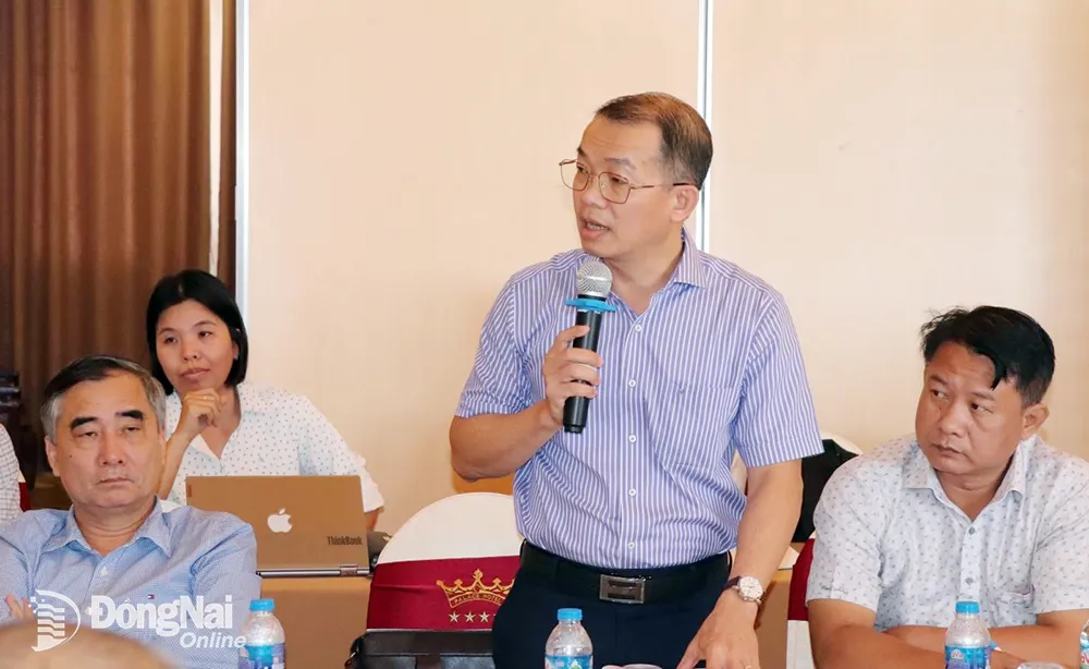 Phó giám đốc Sở Tư pháp tỉnh Đồng Nai Phan Quang Tuấn phát biểu ý kiến tại hội thảo. Ảnh: An Nhơn