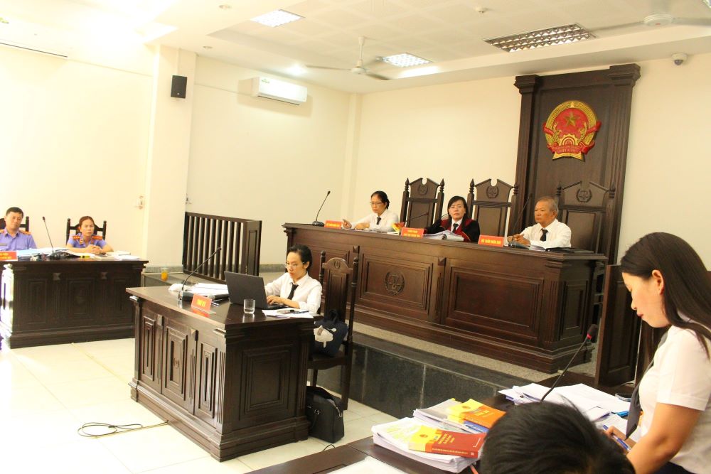 Hội đồng tham gia xét xử vụ án