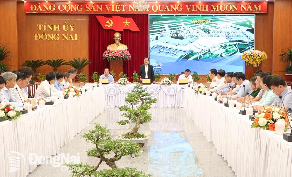 Bí thư Tỉnh ủy Nguyễn Hồng Lĩnh phát biểu tại hội nghị