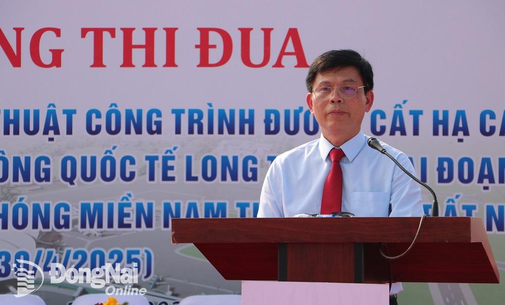 Thứ trưởng Bộ Giao thông vận tải Lê Anh Tuấn phát biểu tại lễ phát động thi đua. Ảnh: Phạm Tùng