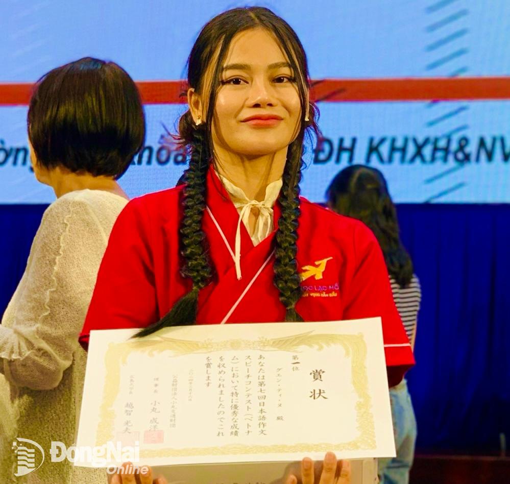 Sinh viên Nguyễn Thị Nữ đoạt giải nhất cuộc thi hùng biện Tiếng Nhật các trường đại học phía Nam