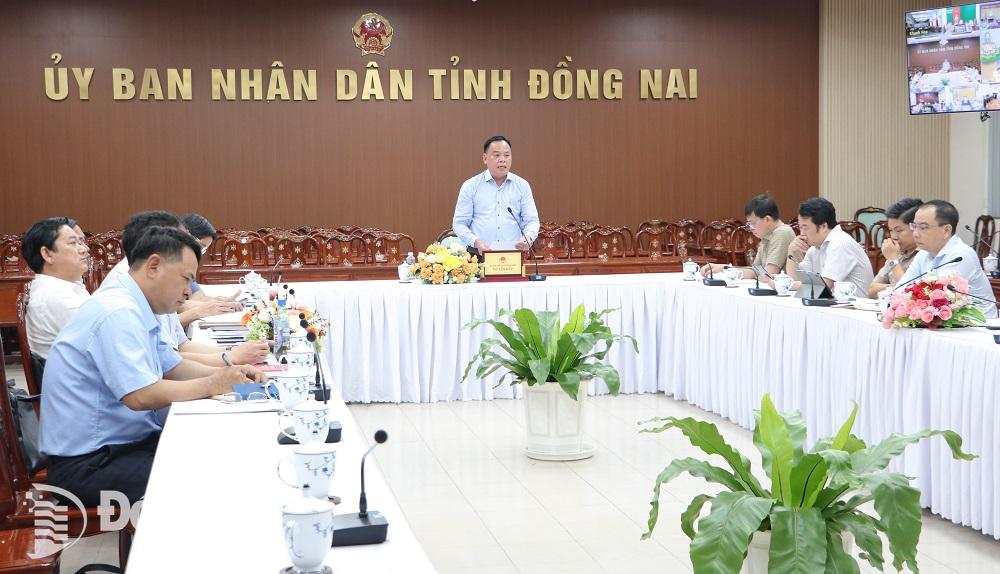 Quyền Chủ tịch UBND tỉnh Võ Tấn Đức phát biểu ý kiến tại phiên họp tại đầu cầu Đồng Nai. Ảnh: Phạm Tùng

