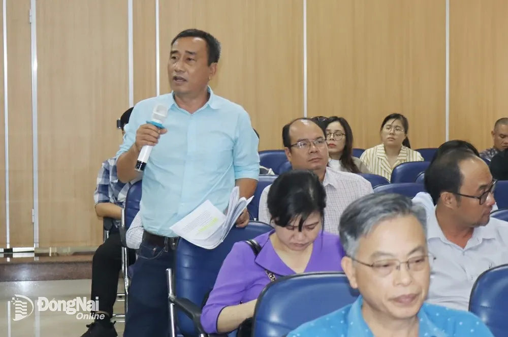 Đại diện Công ty TNHH Thẩm định giá Đất Việt nêu ý kiến tại hội nghị