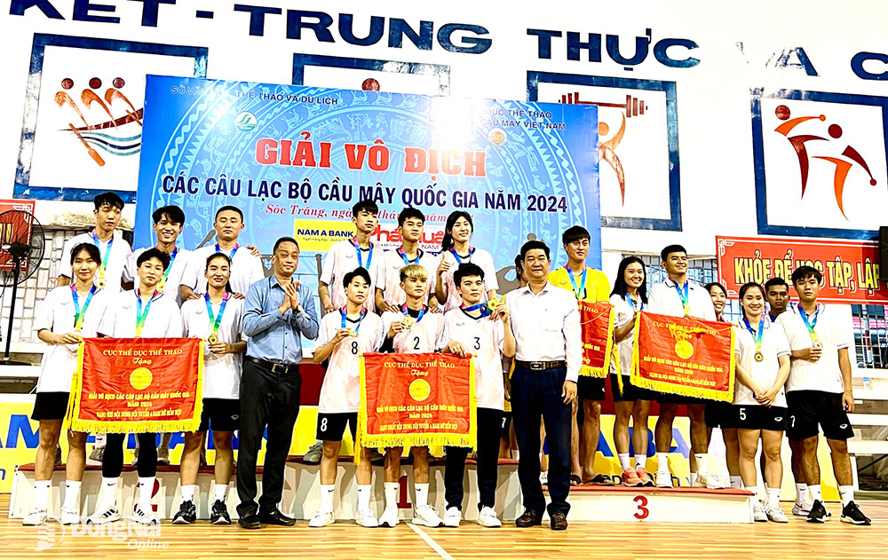 Đội cầu mây Đồng Nai giành giải nhì nội dung đội tuyển 4 nam nữ hỗn hợp. Ảnh: ĐVCC