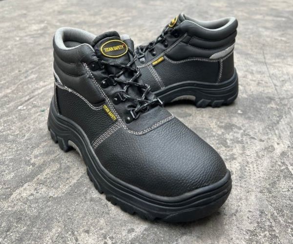 Giày bảo hộ Cronus thiết kế hiện đại và thoải mái.