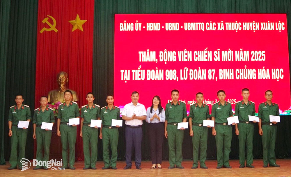 Phối hợp chặt chẽ trong giáo dục chiến sĩ mới