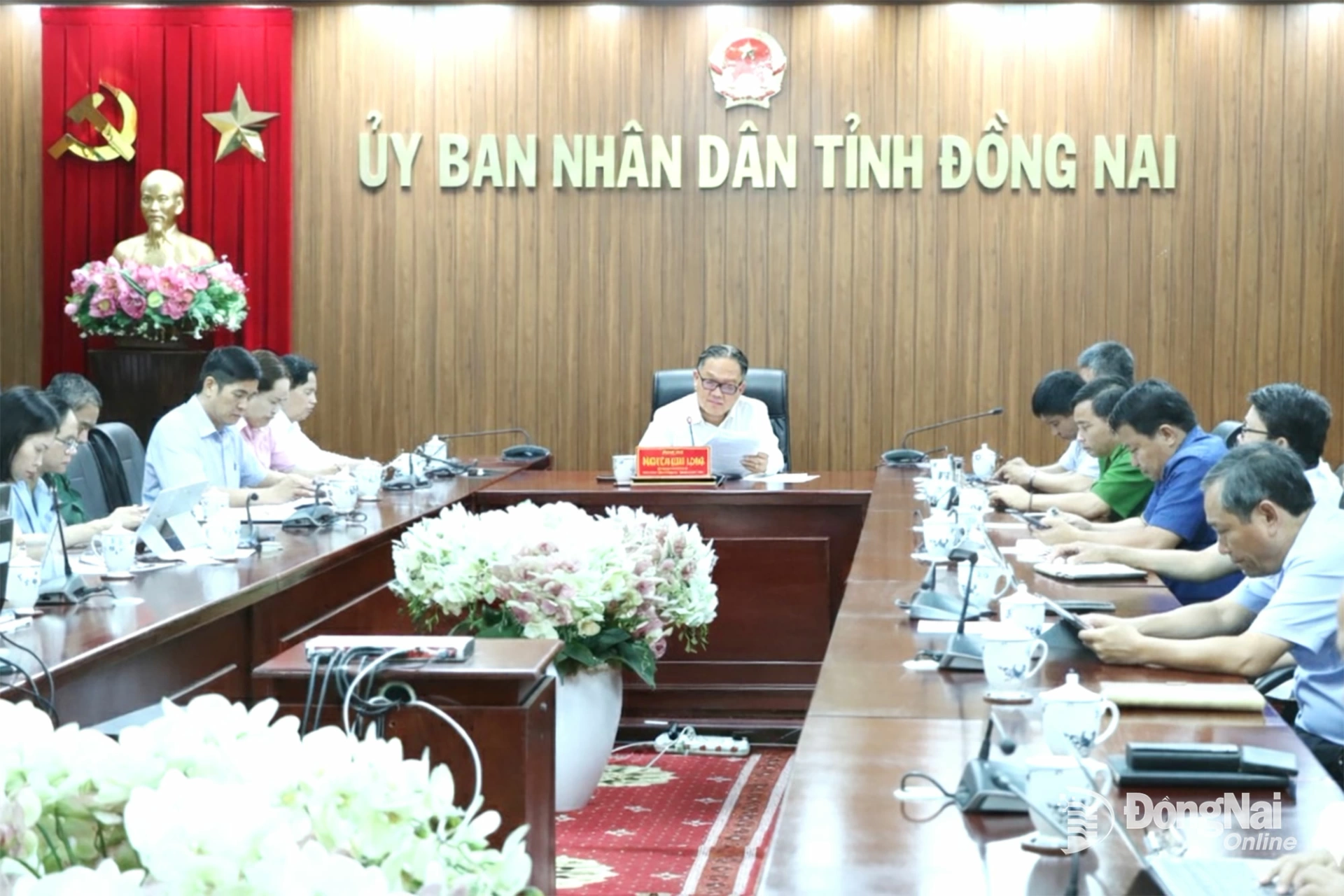 Ủy viên Ban Thường vụ Tỉnh ủy, Phó Chủ tịch Thường trực UBND tỉnh Nguyễn Kim Long và các đại biểu tham dự hội nghị tại điểm cầu Đồng Nai. Ảnh: Vương Thế