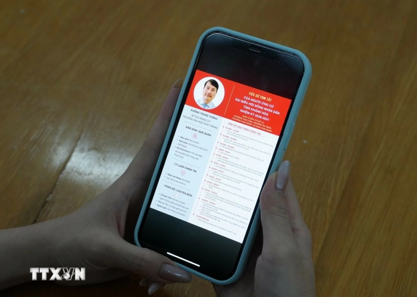 Information about candidates for the Khanh Hoa provincial Peoples Council for the 2026-2031 term is published on digital information channels, making it convenient for voters to explore. (Photo: VNA)