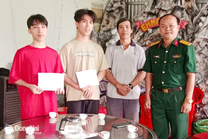 Tự hào thanh niên Tân Phú - Hai anh em ruột tình nguyện nhập ngũ