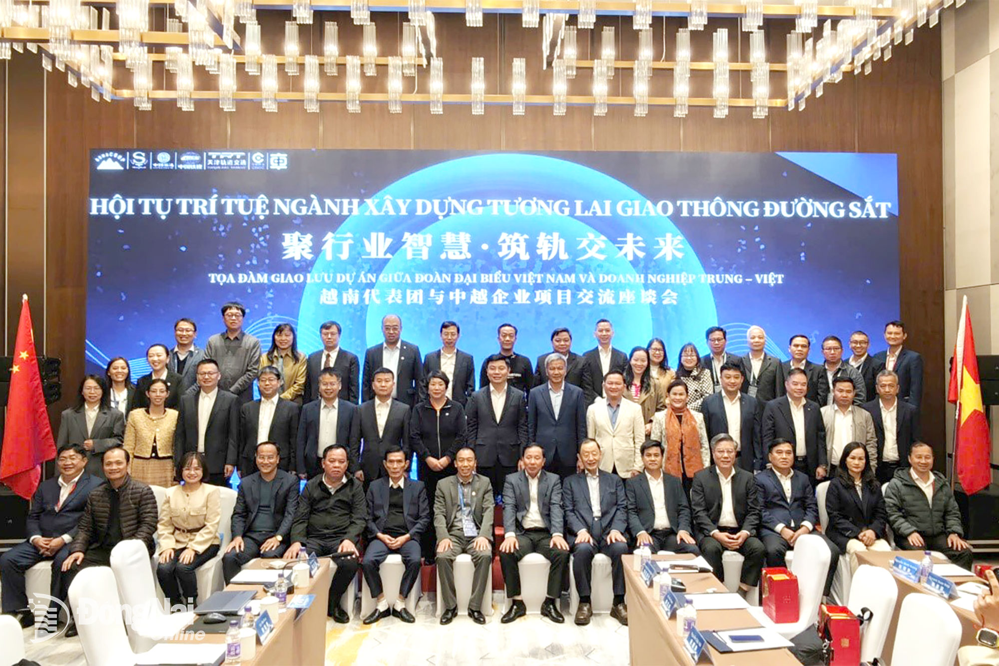 The Dong Nai delegation poses for a commemorative photo during the working session with China Hyway Group Limited. Photo: Ngoc Hoa.

