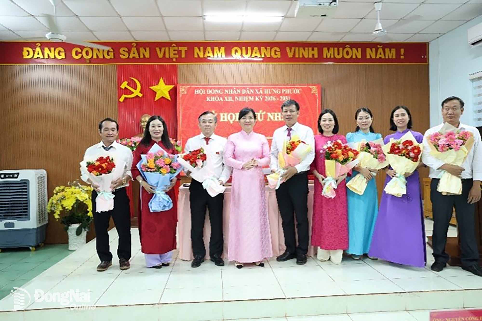 Thường trực HĐND và Trưởng các Ban HĐND xã nhiệm kỳ 2026-2031 ra mắt tại kỳ họp. Ảnh: Đức Dũng