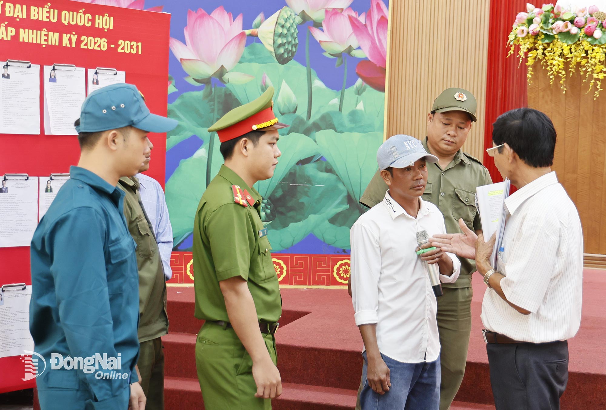 Xử lý tình huống giả định tại buổi diễn tập. Ảnh: Như Tình