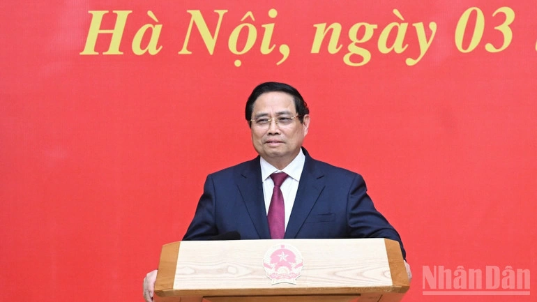 Thủ tướng Phạm Minh Chính phát biểu ý kiến giao nhiệm vụ cho các đồng chí mới được tiếp nhận, bổ nhiệm. (Ảnh: TRẦN HẢI)