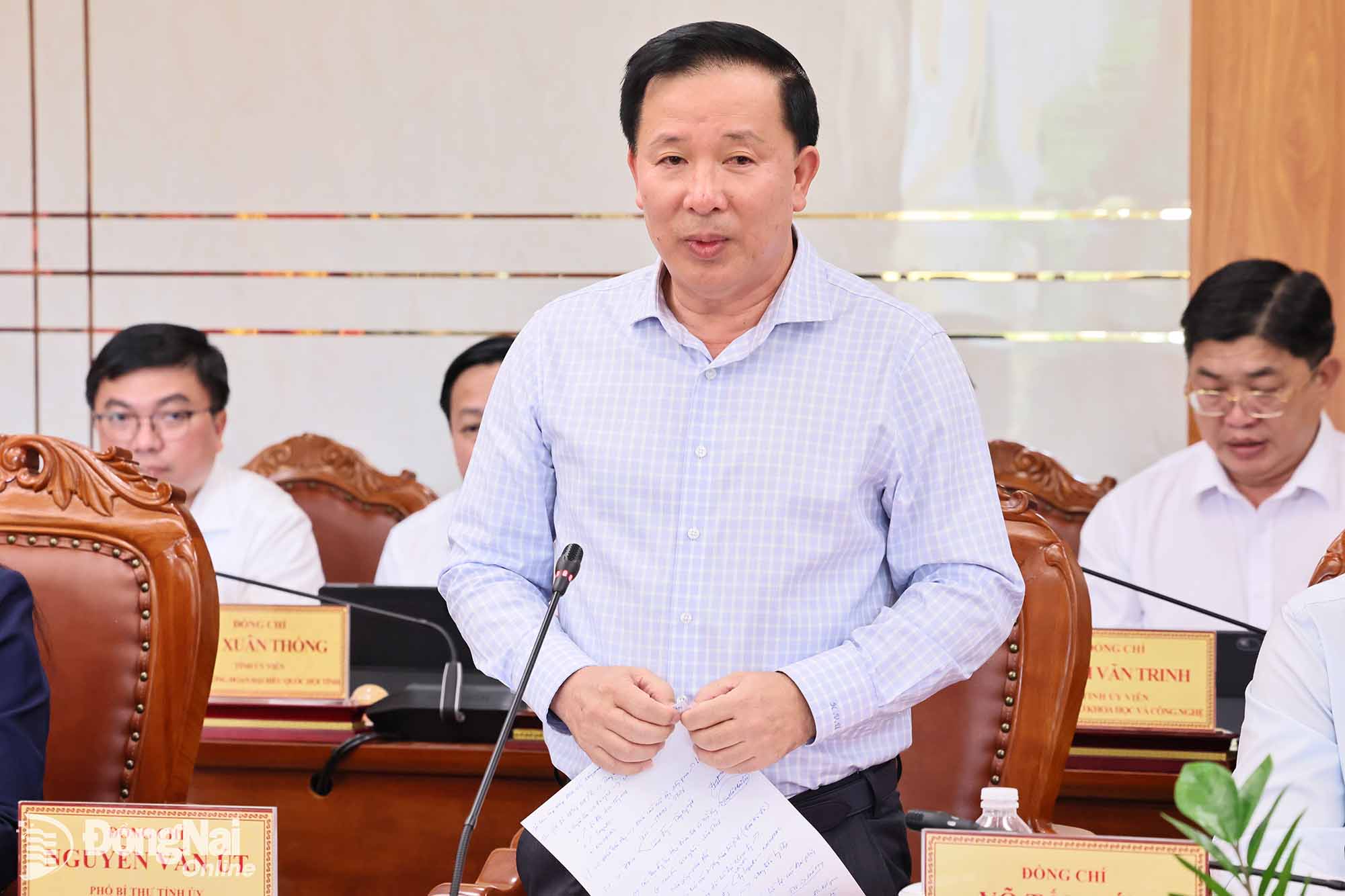 Phó Bí thư Tỉnh ủy, Chủ tịch UBND tỉnh Đồng Nai Nguyễn Văn Út trao đổi về những nội dung chia sẻ, hợp tác giữa 2 tỉnh. Ảnh: Công Nghĩa