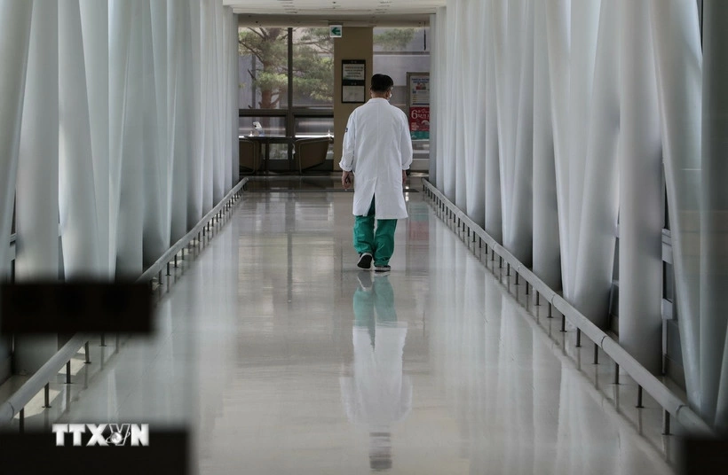 Bác sỹ tại một bệnh viện ở Seoul (Hàn Quốc). Ảnh: Yonhap/TTXVN