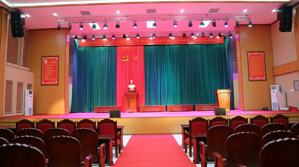 Hội trường cho Cục cảnh sát quản lý trại giam, cơ sở giáo dục bắt buộc, trường giáo dưỡng sử dụng hệ thống loa Bost Audio.