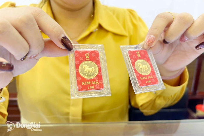 Giá vàng tăng vọt, vàng miếng SJC vượt mốc 190 triệu đồng/lượng