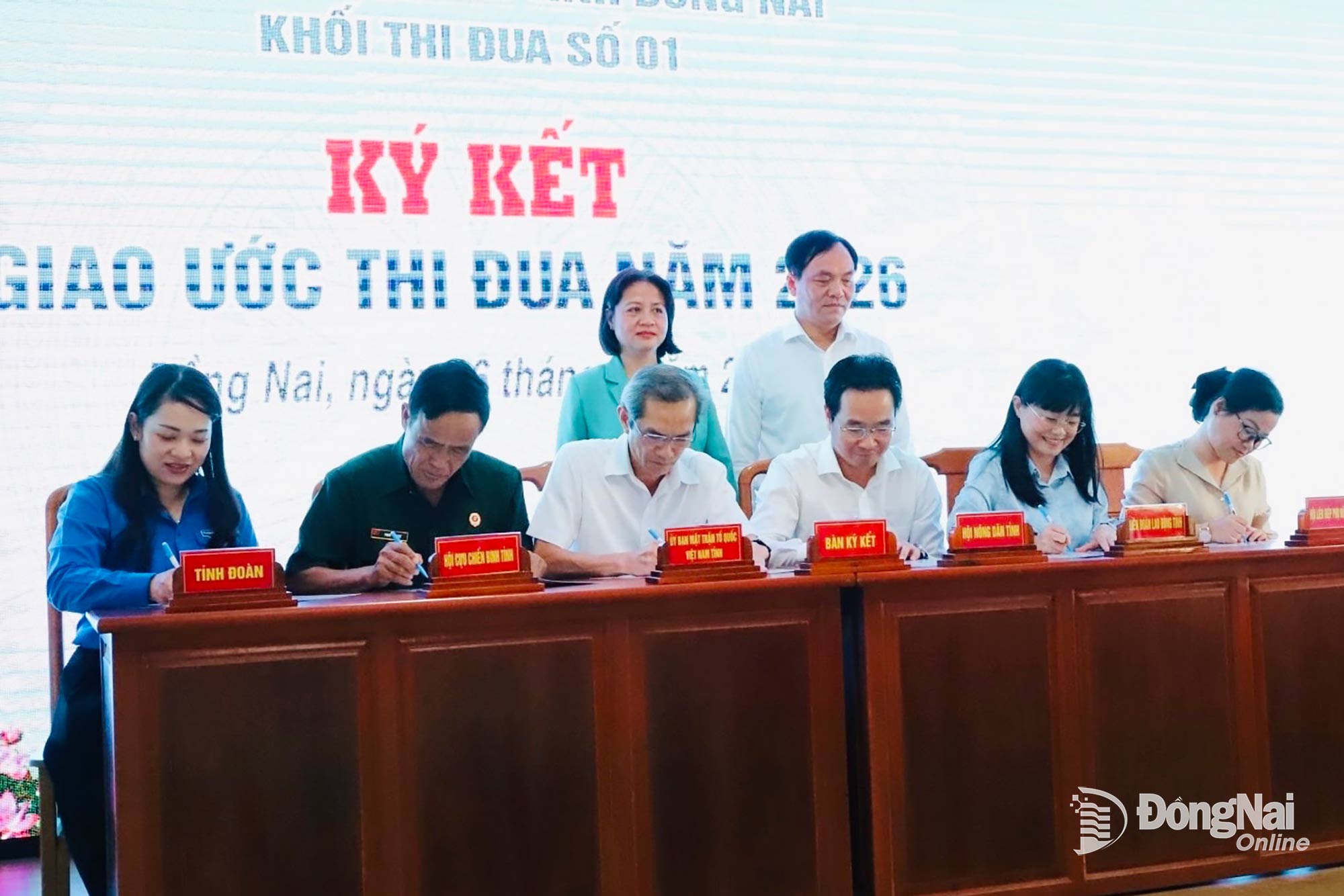 Khối thi đua số 1 ký kết giao ước thi đua năm 2026. Ảnh: B.Nguyên