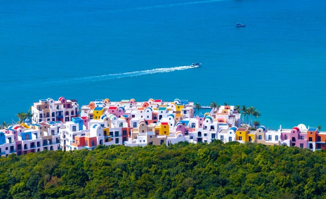 Santo Porto reimagines the spirit of Santorini in a distinctly original way