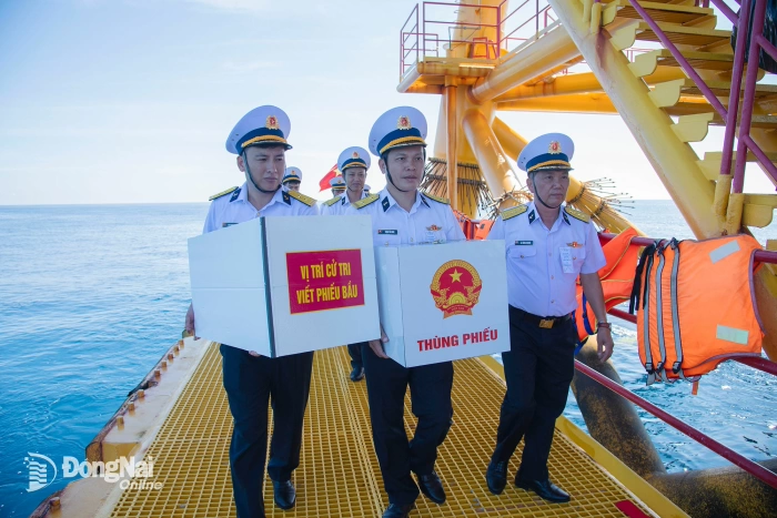 Hải trình của niềm tin - Lá phiếu đến với Nhà giàn DK1