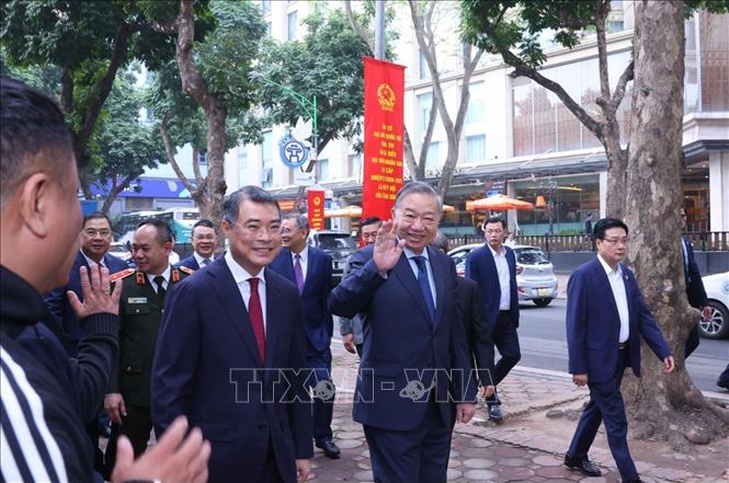 Tổng Bí thư Tô Lâm đến bỏ phiếu bầu cử tại Khu vực bỏ phiếu số 02 phường Ba Đình, thành phố Hà Nội. Ảnh: Văn Điệp/TTXVN
