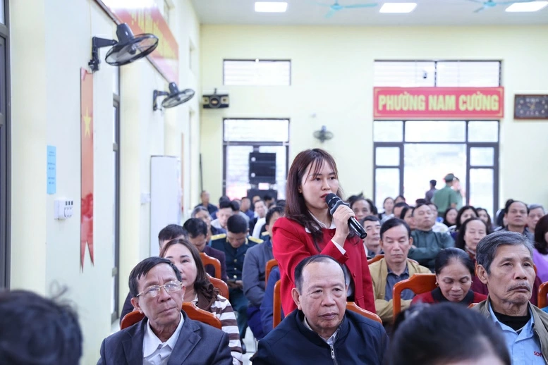 Cử tri nêu ý kiến tại Hội nghị - Ảnh: VGP/Thu Giang

