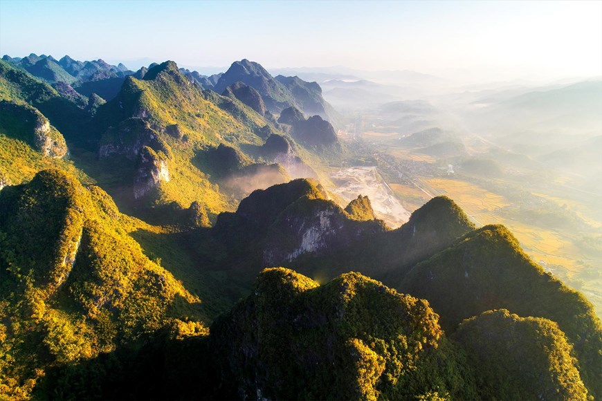 The Chi Lang mountain range in Chi Lang district. 