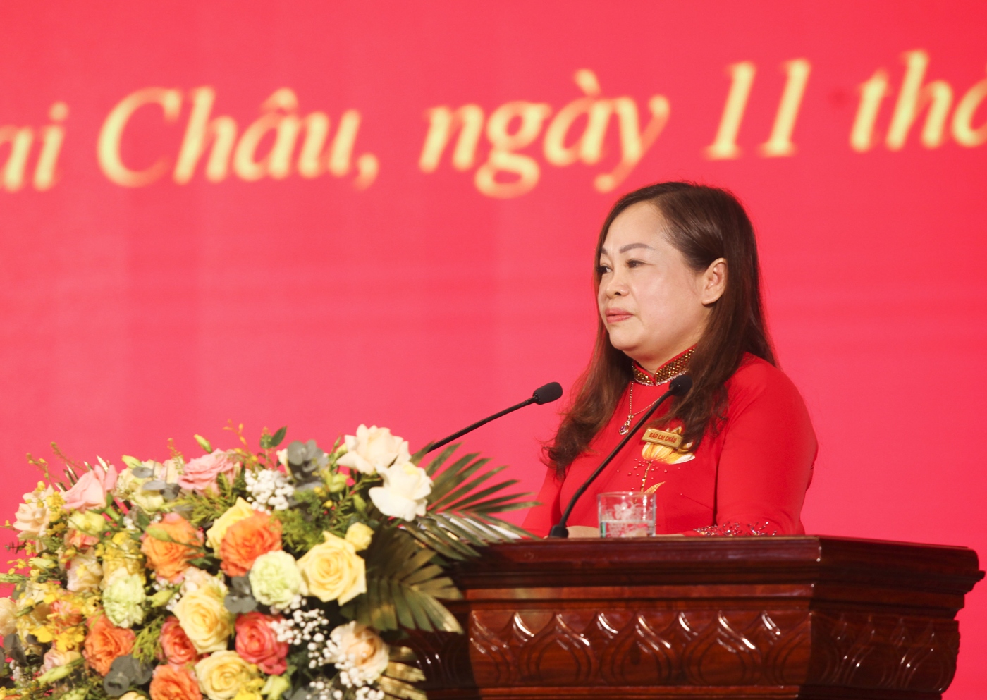 Đồng chí Vũ Thu Hương - Phó Tổng Biên tập Báo Lai Châu điều hành lễ kỷ niệm.

