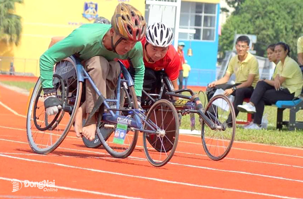 Vận động viên Đồng Nai Nguyễn Văn Bích xuất sắc đạt huy chương vàng 800m xe lăn ở hạng thương tật T54. Ảnh: NVCC