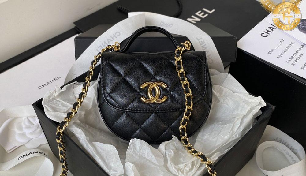 Túi Chanel chính hãng hoặc Like Auth bề mặt túi sẽ rất mềm mại.