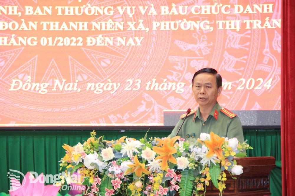 Đại tá Trần Tiến Đạt, Phó bí thư Đảng ủy, Phó giám đốc Công an tỉnh phát biểu tại hội nghị. Ảnh: Nga Sơn