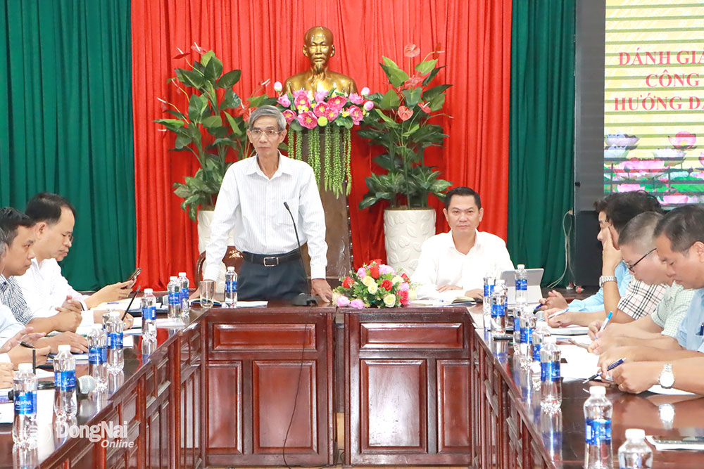 Phó giám đốc Sở Khoa học và công nghệ Đoàn Tấn Đạt phát biểu tại buổi làm việc với huyện Trảng Bom. Ảnh: H.Dung
