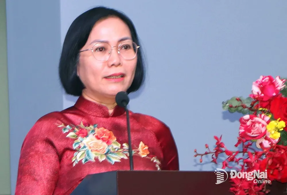 Phó chủ tịch UBND tỉnh Nguyễn Thị Hoàng phát biểu chúc mừng doanh nghiệp. Ảnh: Ngọc Liên.