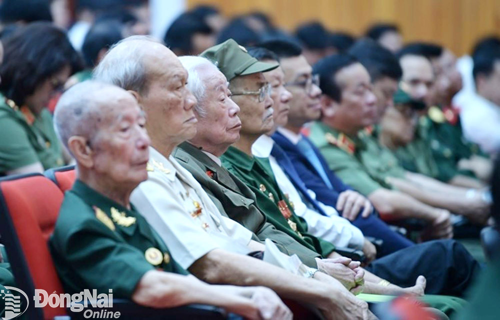 Đông đảo cựu chiến binh trực tiếp tham gia Chiến dịch Điện Biên Phủ dự hội thảo khoa học cấp quốc gia ngày 11-4 tại tỉnh Điện Biên.