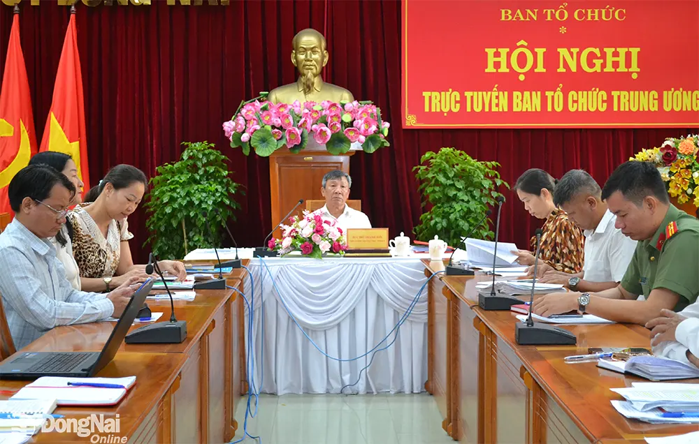  Phó bí thư thường trực Tỉnh ủy Hồ Thanh Sơn và các đại biểu dự điểm cầu Đồng Nai. Ảnh: P.Hằng
